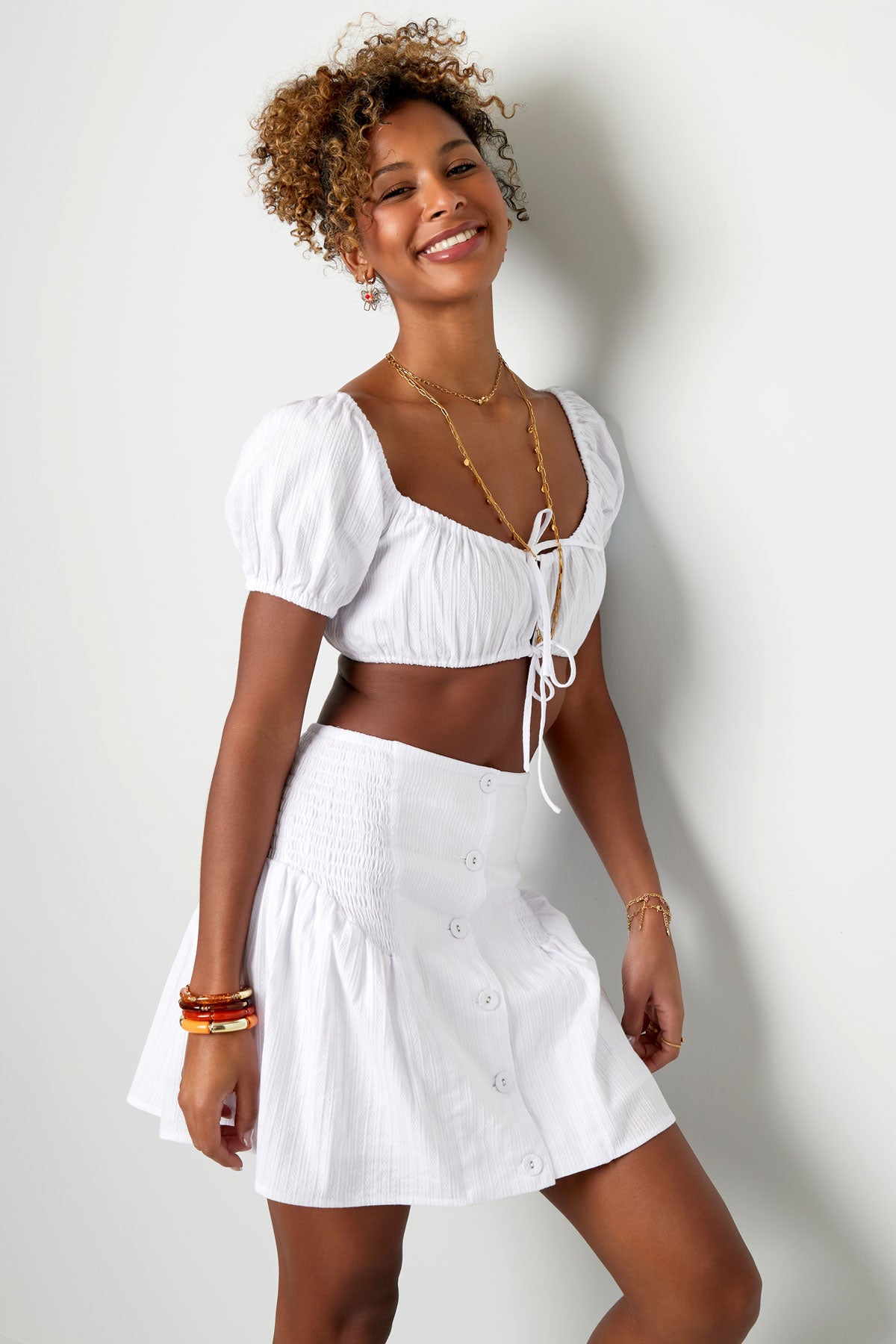 Rock mit Knöpfen und gesmoktem Detail Weiß S