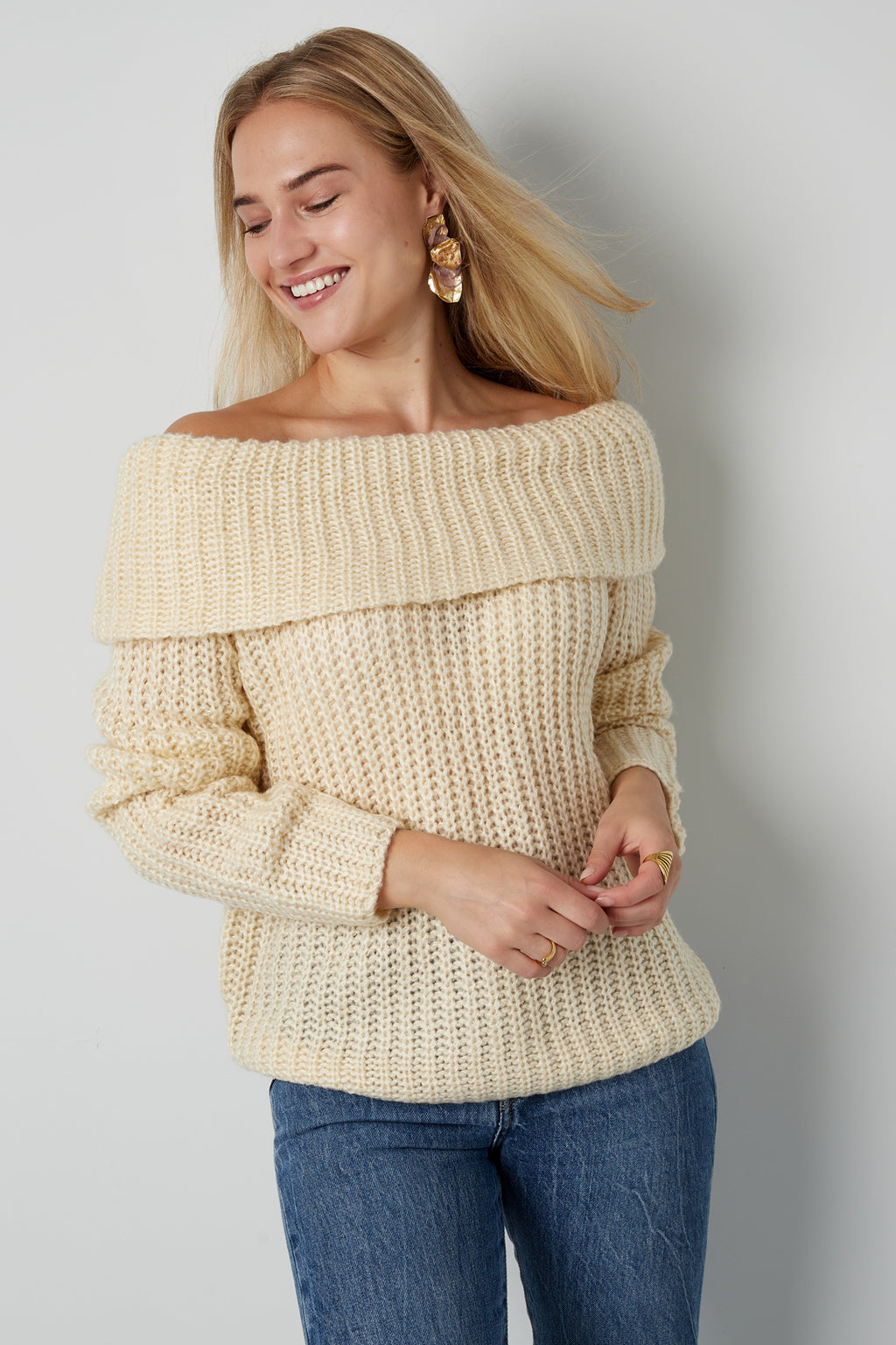 Gestrickter Off-Shoulder-Pullover