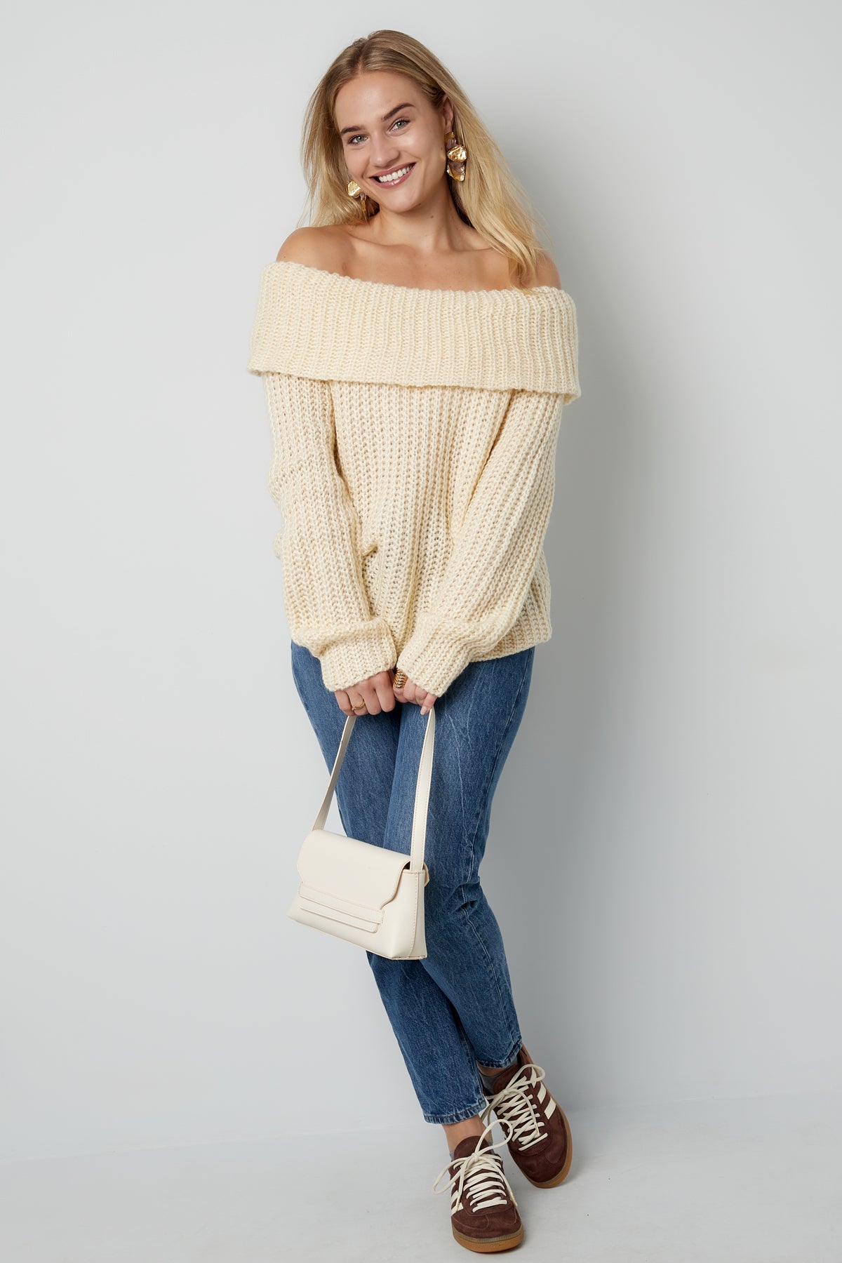 Gestrickter Off-Shoulder-Pullover