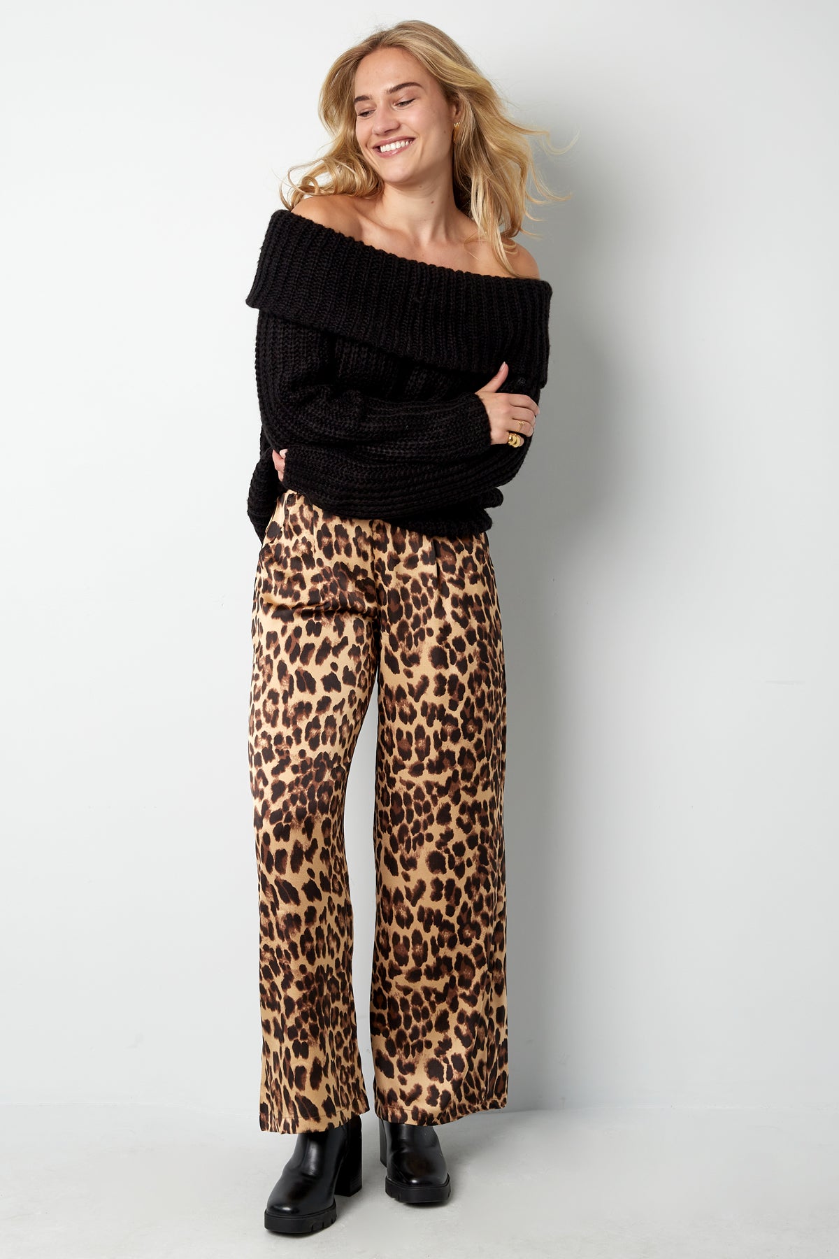 Gestrickter Off-Shoulder-Pullover