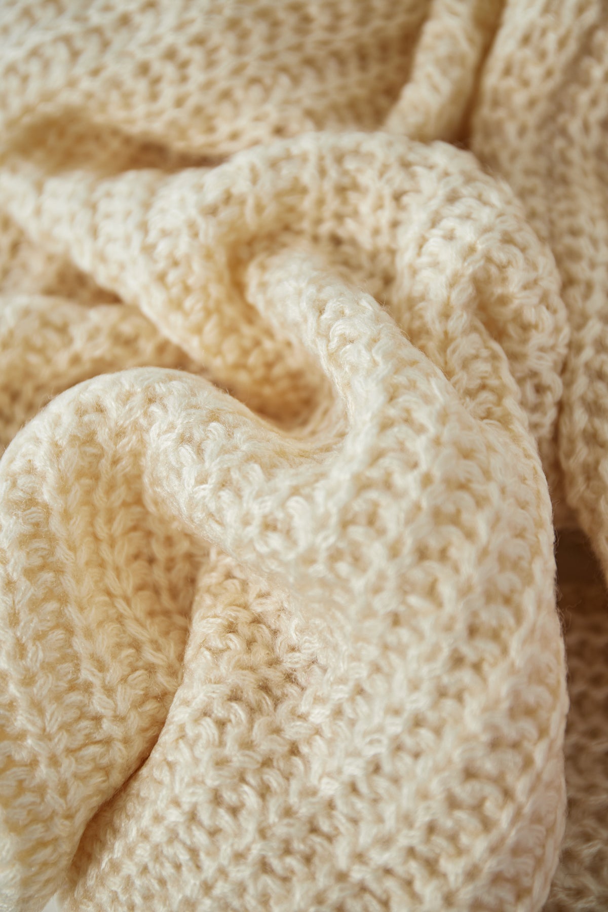 Gestrickter Off-Shoulder-Pullover