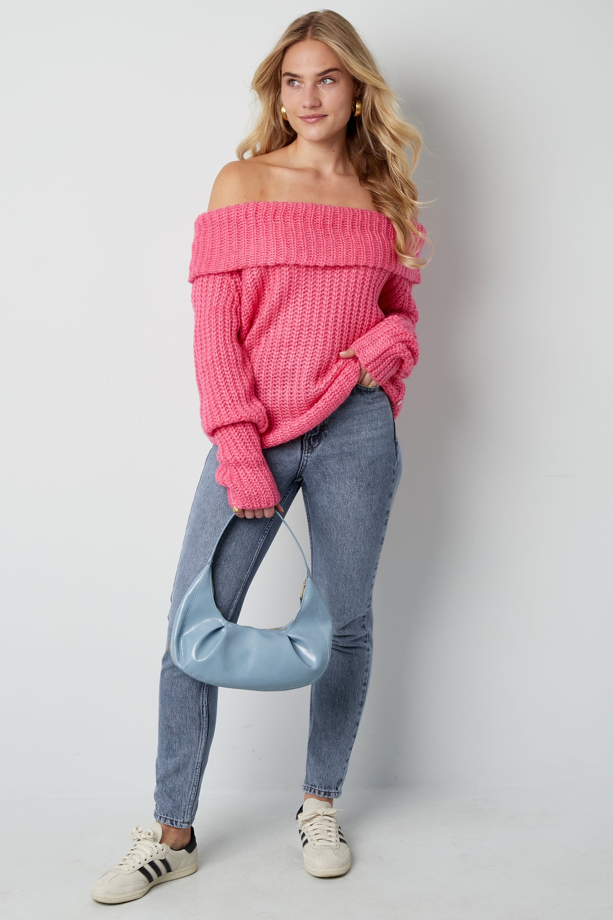 Gestrickter Off-Shoulder-Pullover