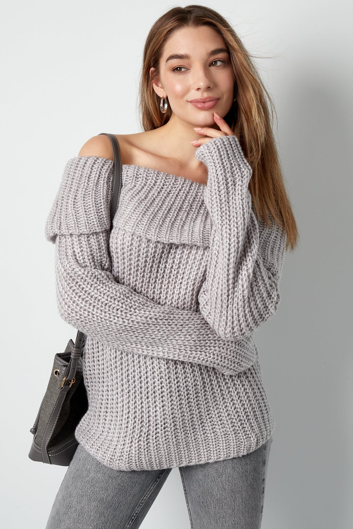 Gestrickter Off-Shoulder-Pullover