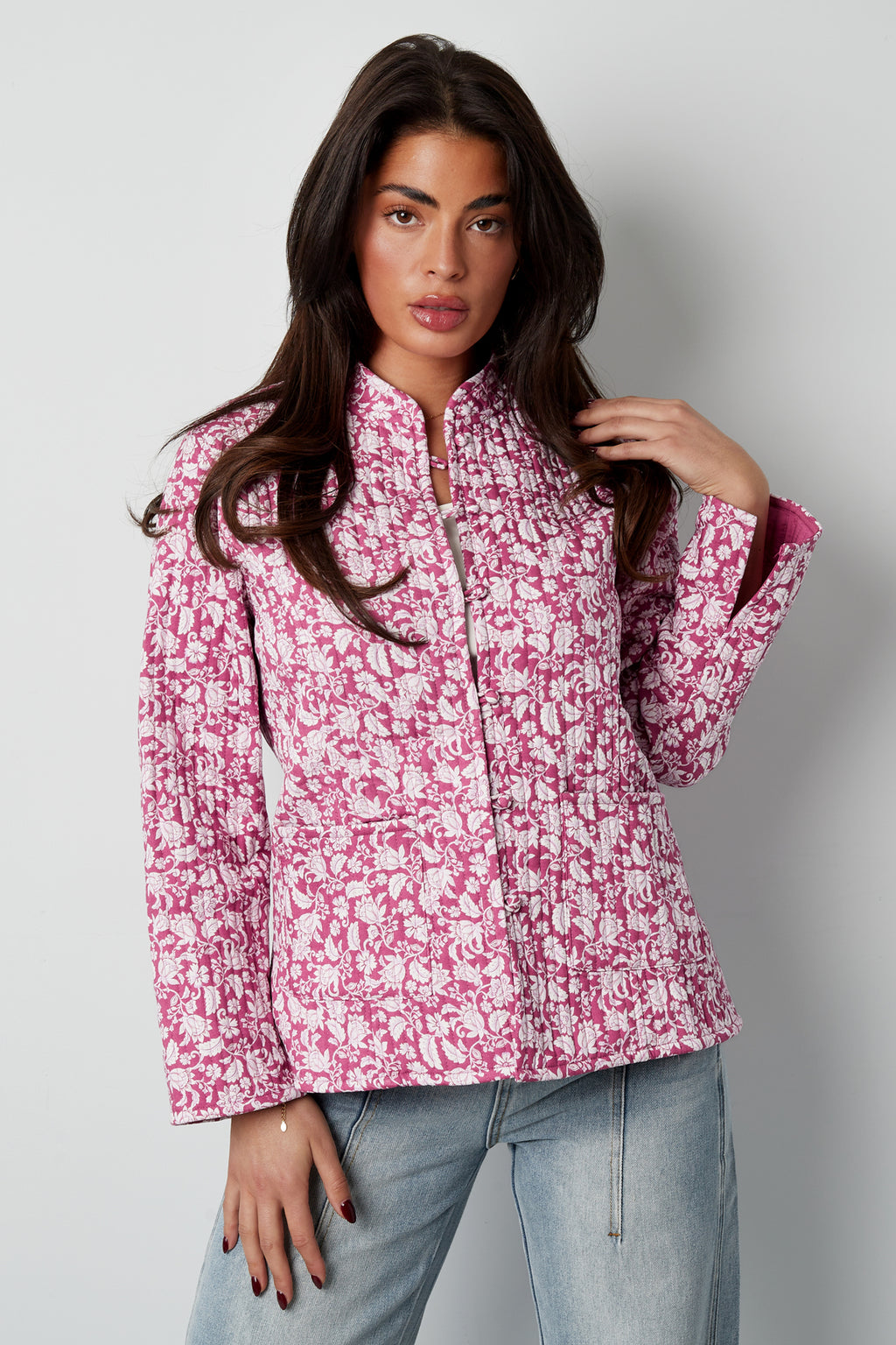 Jacke mit rosa Aufdruck