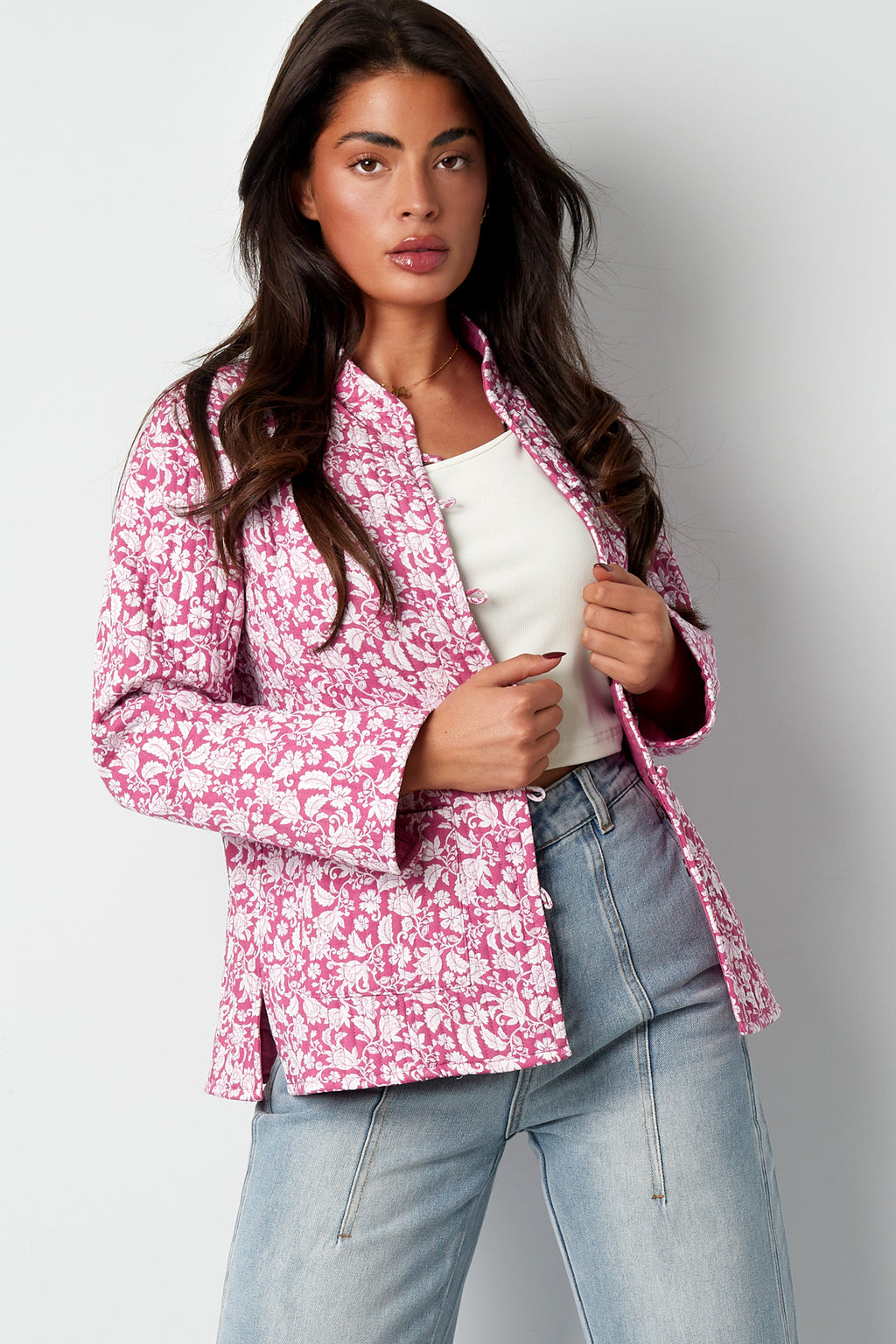 Jacke mit rosa Aufdruck