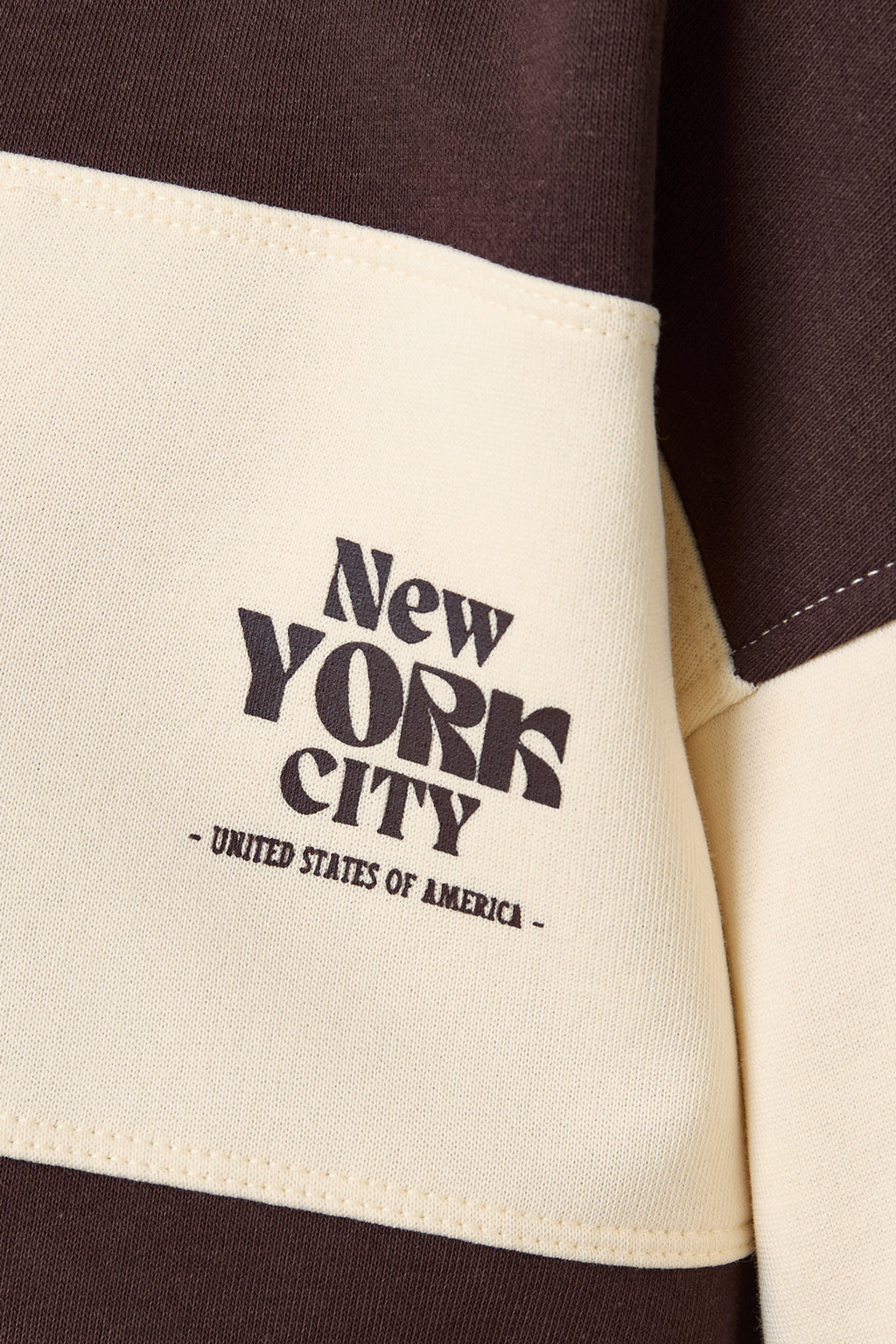 Die gestreiften Oberteile