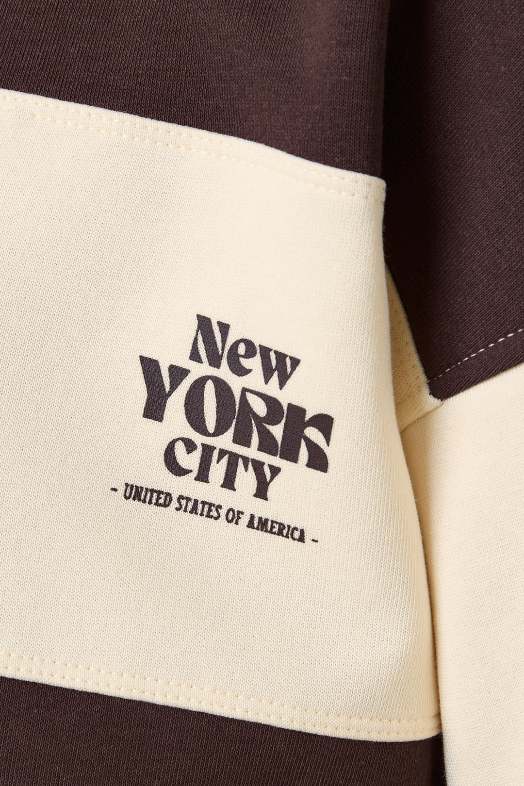 Die gestreiften Oberteile