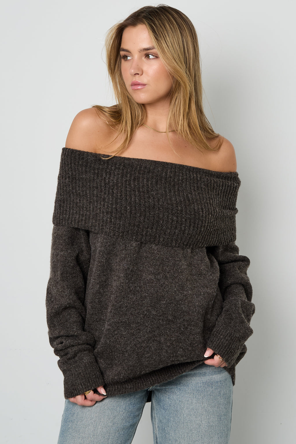 Schulterfreier Basic-Pullover